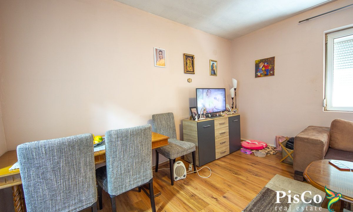 Dvospratna kuća, 170 m2, plac 1400 m2, Trebješko Naselje, Nikšić-0514