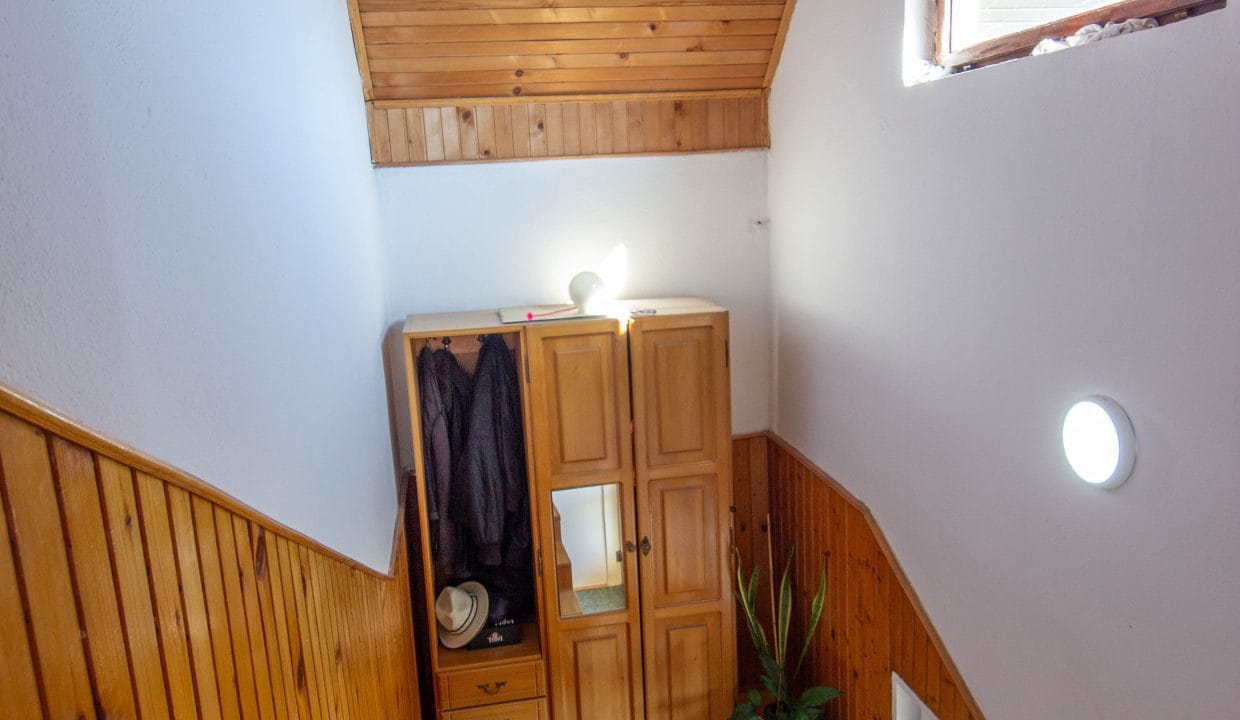 Kuća sa tri stambene jedinice, 250 m2, Kličevo, Nikšić (145 of 23)