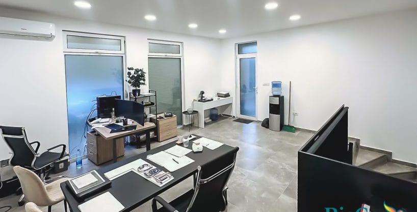 Na prodaju poslovni prostor 56m2 - Blok 9