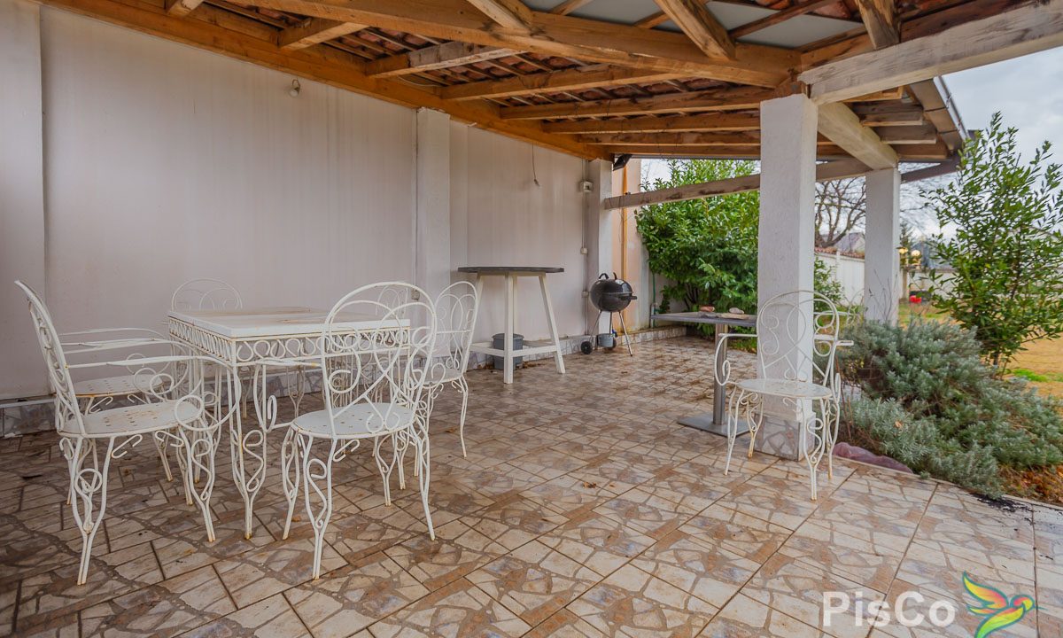 Dvoetažna kuća sa garažom se izdaje na duži period (24 of 25)