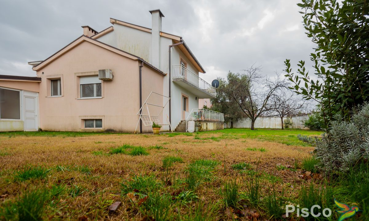 Dvoetažna kuća sa garažom se izdaje na duži period (25 of 25)