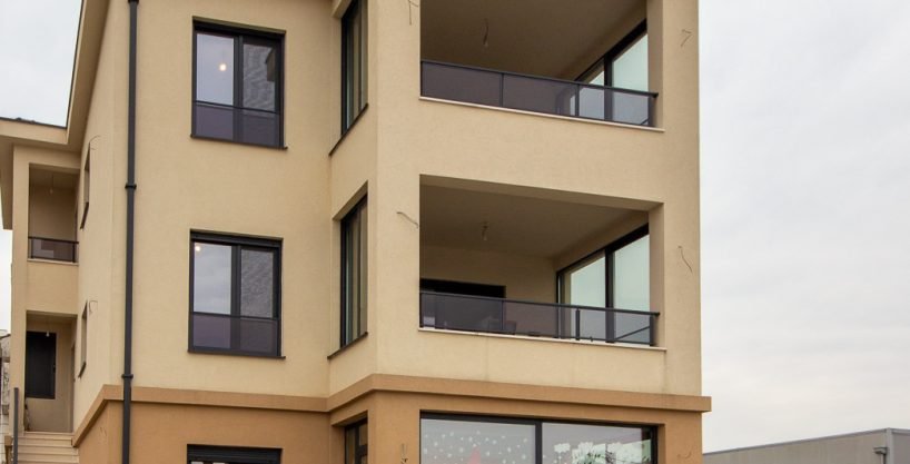 Izdaje se dvospratna luksuzna kuća, 180m2, Gornja Gorica, Podgorica 2 Izdaje se dvospratna luksuzna kuća, 180m2, Gornja Gorica, Podgorica