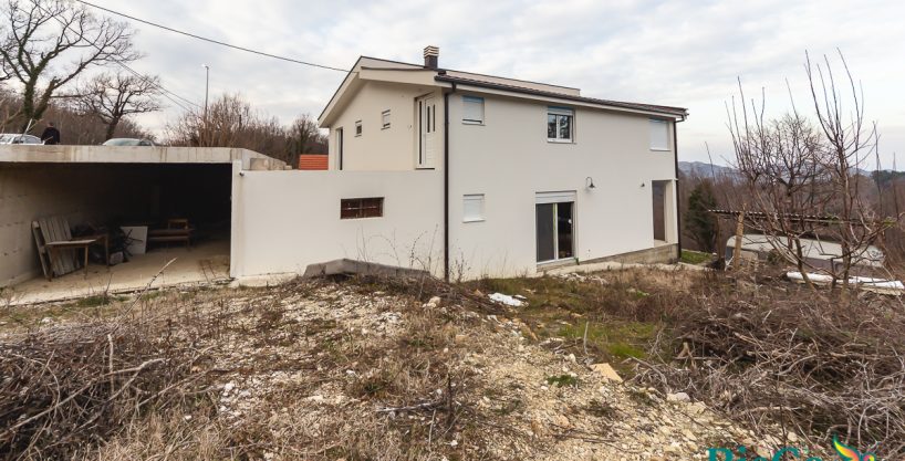 Prodaje se kuća na lijepoj lokaciji – Bukovik, Crmnica