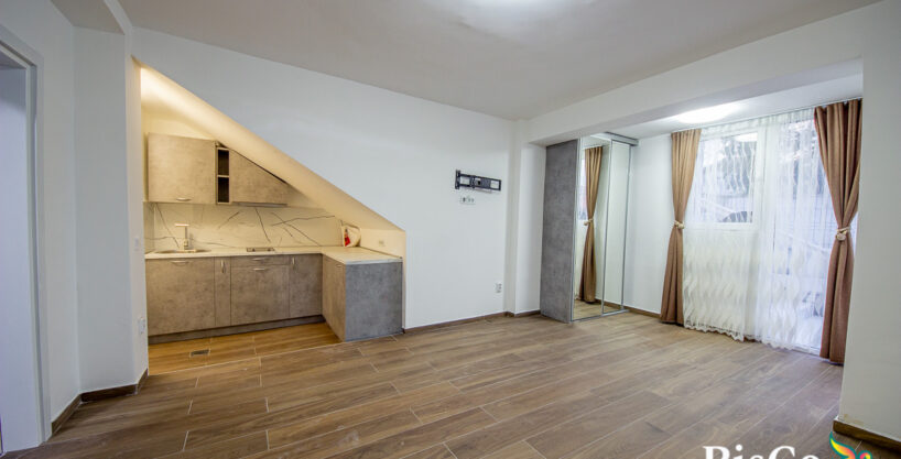 Prodaje se dio kuće sa tri stambene jedinice, 130m2, Centar, Podgorica