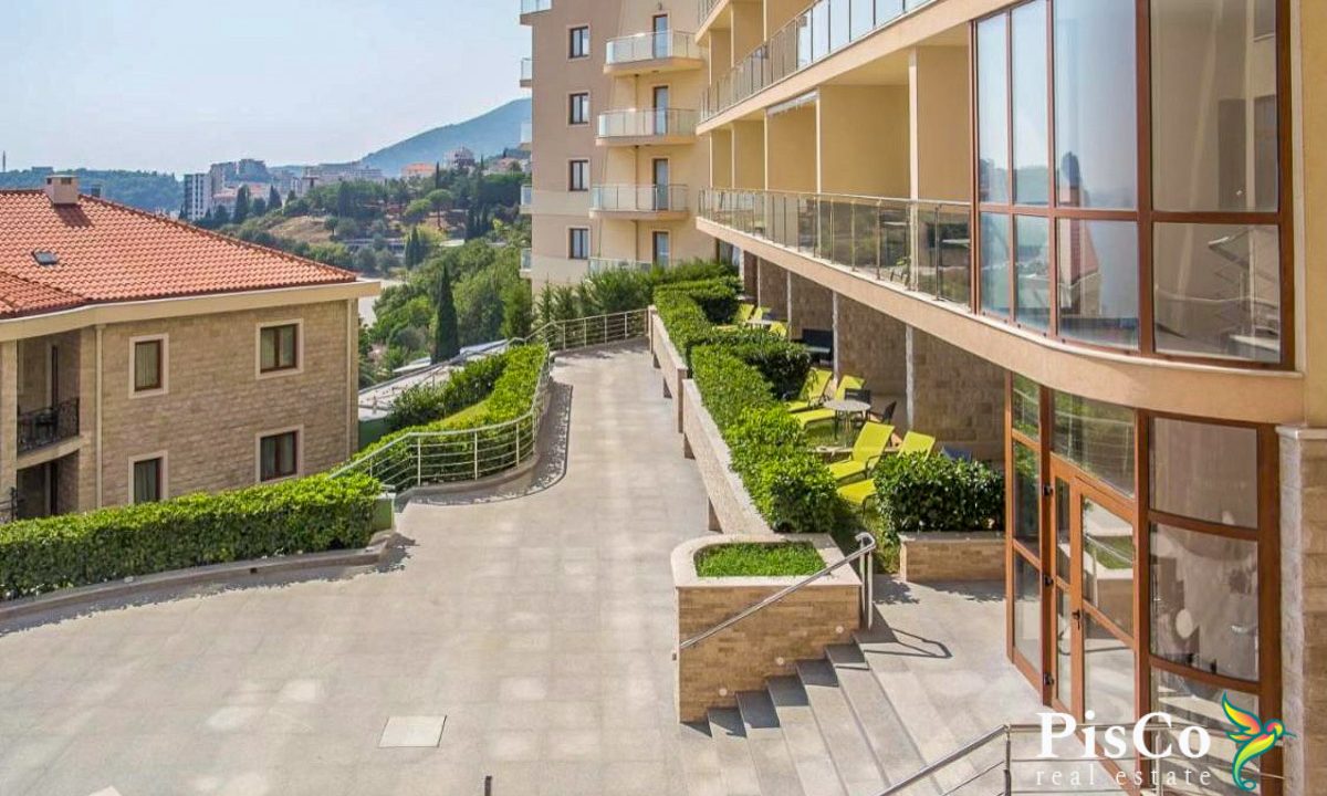 Bečići – Luksuzna Garsonjera s Panoramskim Pogledom na More, 52m2-59-4