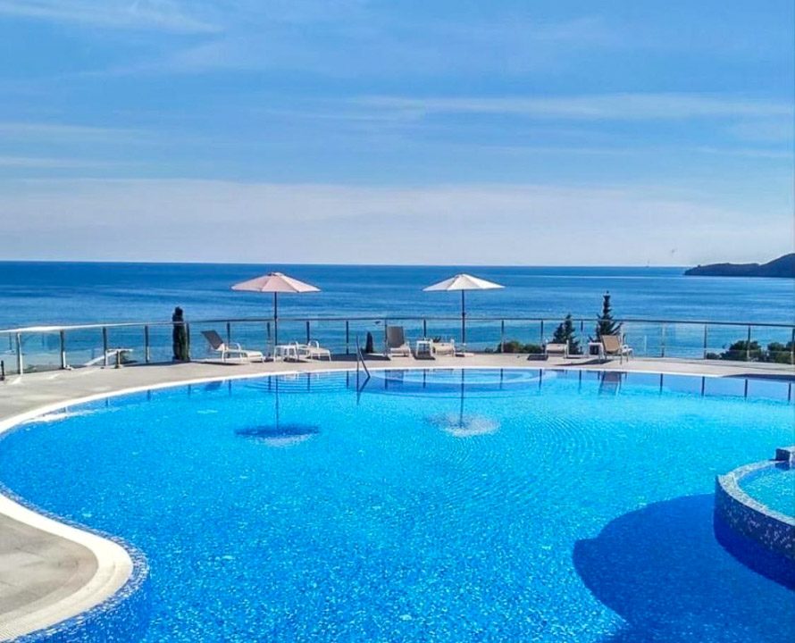 Bečići – Luksuzna Garsonjera s Panoramskim Pogledom na More, 52m2-59-5