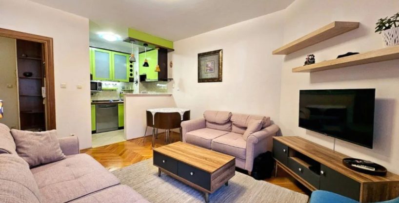 Izdaje se namješten stan u Bloku 9 - 38m2