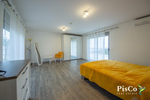 Luksuzna vila, 380m² sa terasama, plac 500m² – Krimovica-