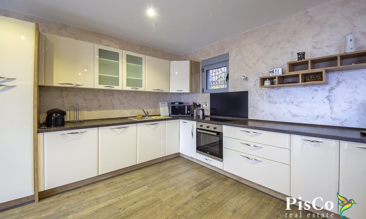 Luksuzna vila, 380m² sa terasama, plac 500m² – Krimovica-1406