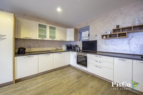 Luksuzna vila, 380m² sa terasama, plac 500m² – Krimovica-1406
