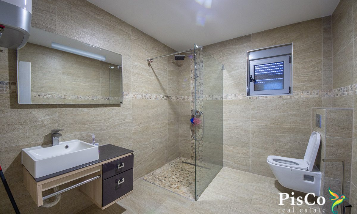 Luksuzna vila, 380m² sa terasama, plac 500m² – Krimovica-1410