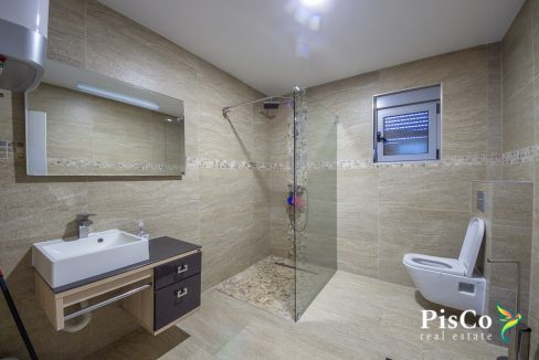 Luksuzna vila, 380m² sa terasama, plac 500m² – Krimovica-1410