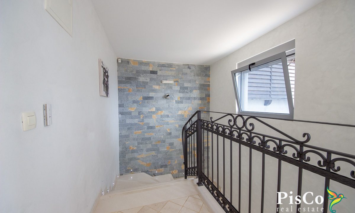 Luksuzna vila, 380m² sa terasama, plac 500m² – Krimovica-1415