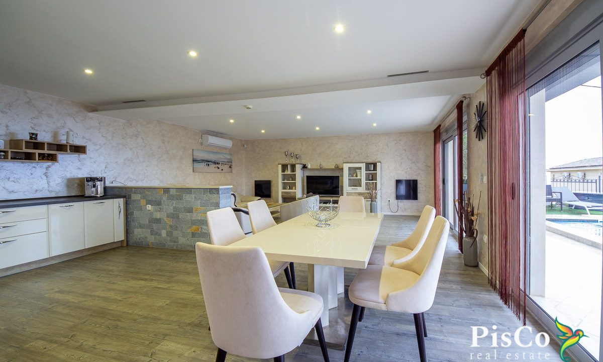 Luksuzna vila, 380m² sa terasama, plac 500m² – Krimovica-1428