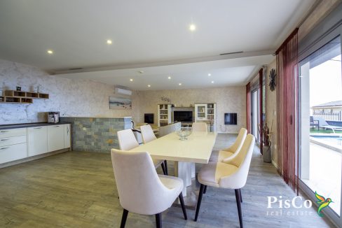 Luksuzna vila, 380m² sa terasama, plac 500m² – Krimovica-1428
