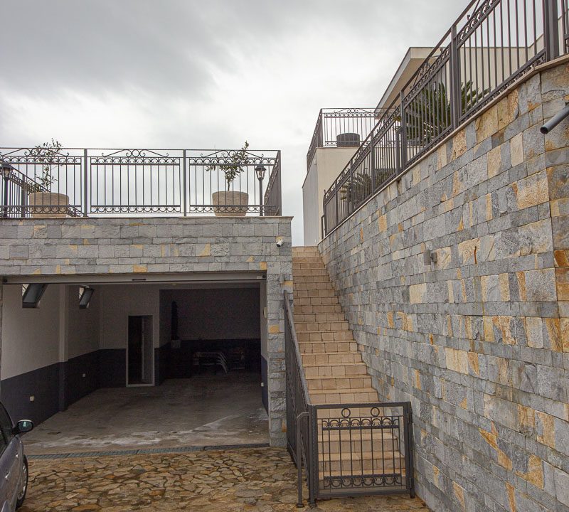 Luksuzna vila, 380m² sa terasama, plac 500m² – Krimovica-1442
