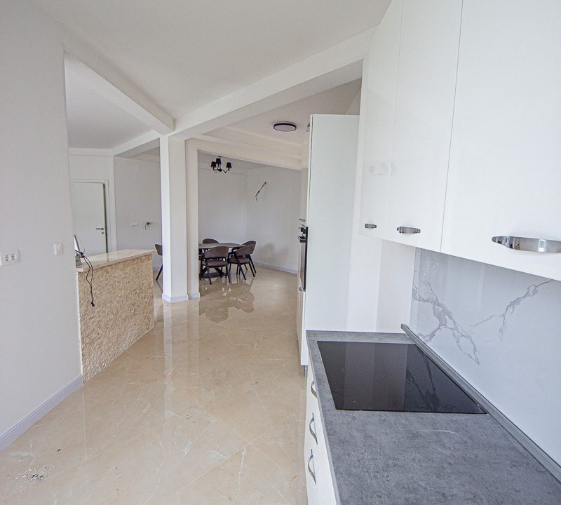 Luksuzna vila u Krimovici, 467m², Kotor-1380