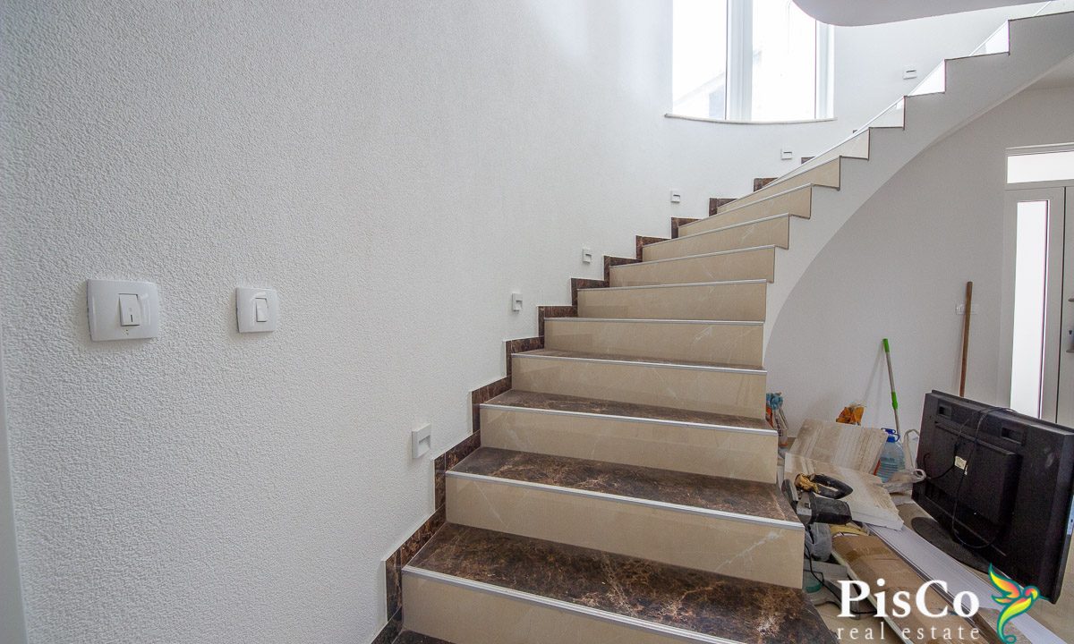 Luksuzna vila u Krimovici, 467m², Kotor-1385