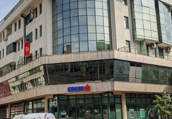 For sale office space in the city center 303m2 2 Poslovni erste centar 8 of 8