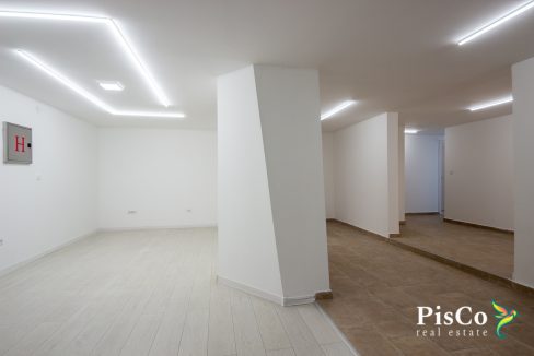 Poslovni prostor, Blok 5, Podgorica, 294m²