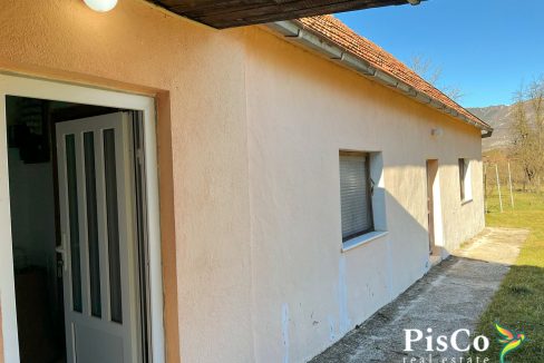 Prodaje se kuća 120m2 sa placem 2400m2, Nikšić, Župa Nikšićka (10 of 18)
