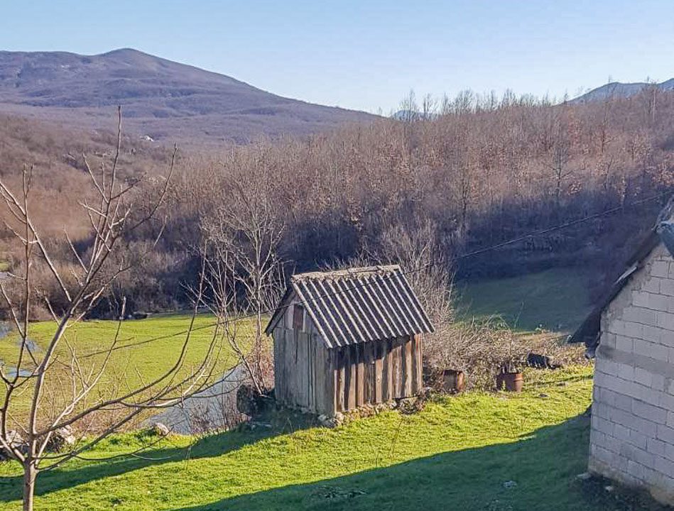 Prodaje se plac u naselju Vidrovan kod Nikšića, 25300 m²-826