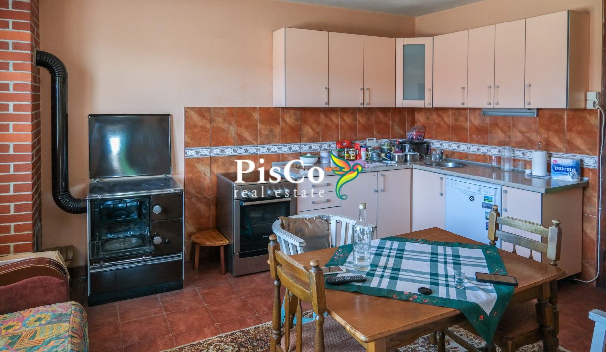 Spratna kuca 160m2, plac 800m2, Straševina (2 of 9)