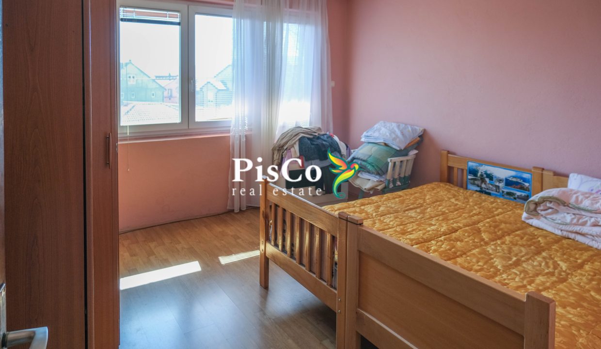 Spratna kuca 160m2, plac 800m2, Straševina (8 of 9)