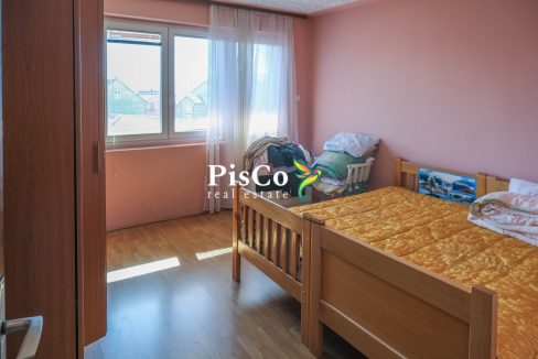 Spratna kuca 160m2, plac 800m2, Straševina (8 of 9)