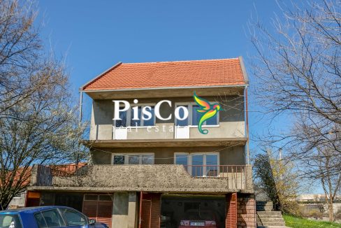 Prodaja Spratna kuća sa terasama i dvije garaže, 160m², Straševina, Nikšić 1 Spratna kuca 160m2 plac 800m2 Strasevina 9 of 9