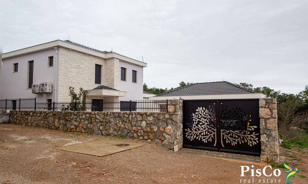 Vila na prodaju, 240 m², Krimovica, Kotor-