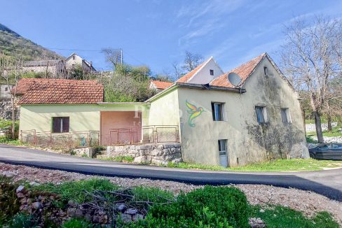 Prodaja kuća 100m2, plac 1020m2, Miločani, Nikšić-723