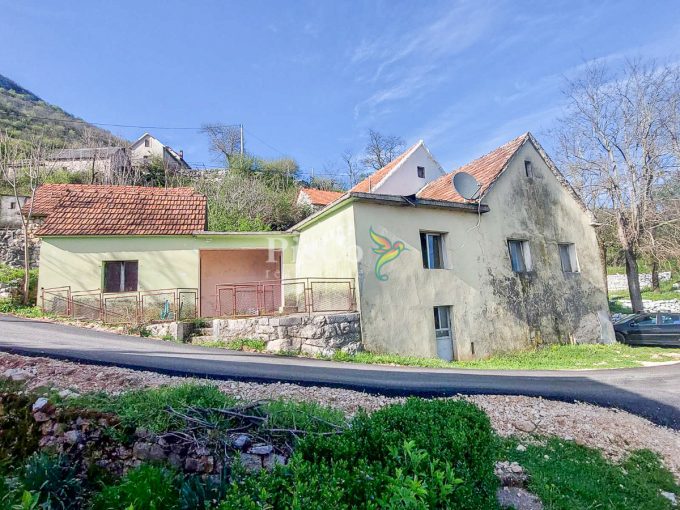Prodaja kuca 100m2 plac 1020m2 Milocani Niksic 723