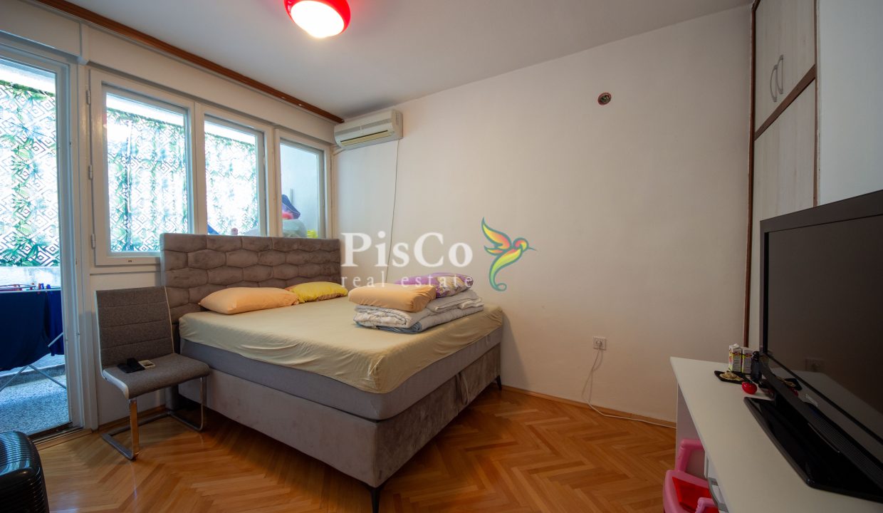 Prodaja polunamješten dvosoban stan kod Gintaša, 65m2, Podgorica (1 of 10)