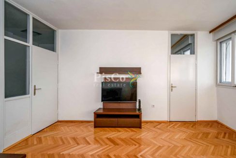 Prodaja polunamješten dvosoban stan kod Gintaša, 65m2, Podgorica-575