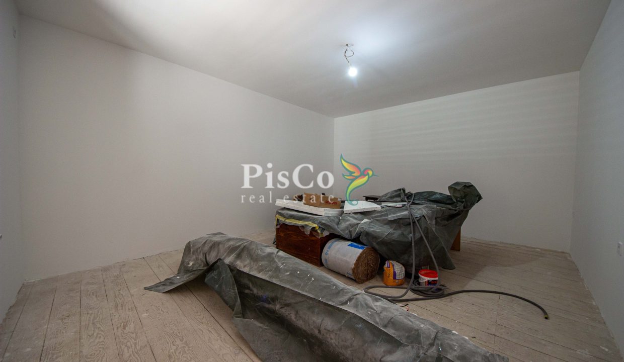 Prodaja renovirana kuća 70m2 sa zemljištem 550m2, Miločani, Nikšić (1 of 2)