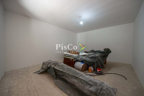 Prodaja renovirana kuća 70m2 sa zemljištem 550m2, Miločani, Nikšić (1 of 2)