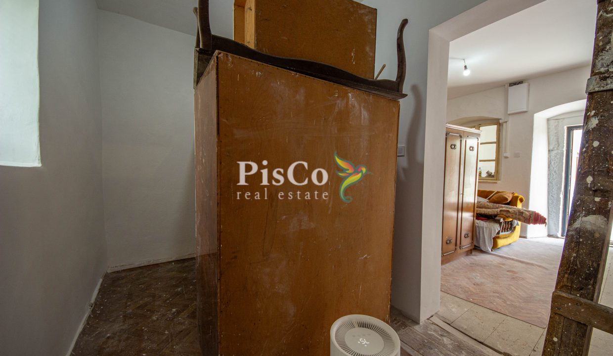 Prodaja renovirana kuća 70m2 sa zemljištem 550m2, Miločani, Nikšić (4 of 9)