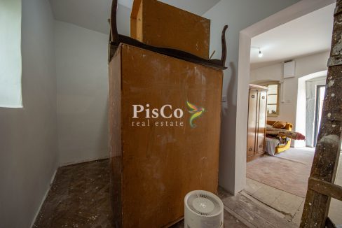 Prodaja renovirana kuća 70m2 sa zemljištem 550m2, Miločani, Nikšić (4 of 9)