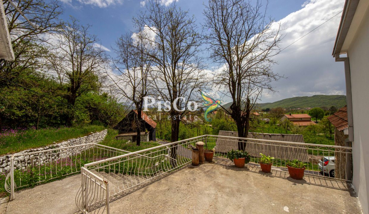 Prodaja renovirana kuća 70m2 sa zemljištem 550m2, Miločani, Nikšić (8 of 9)