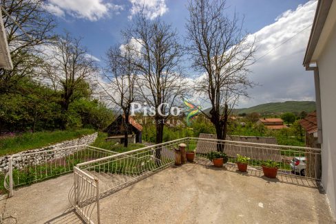 Prodaja renovirana kuća 70m2 sa zemljištem 550m2, Miločani, Nikšić (8 of 9)