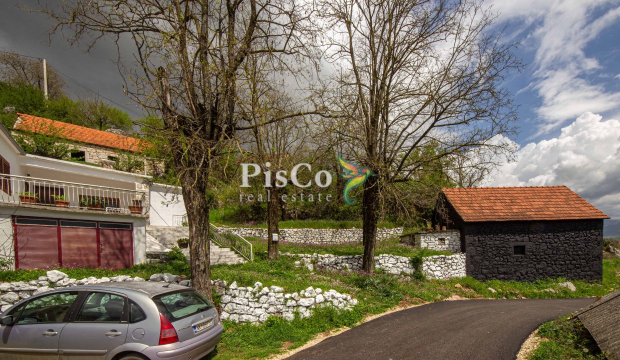 Prodaja renovirana kuća 70m2 sa zemljištem 550m2, Miločani, Nikšić (9 of 9)