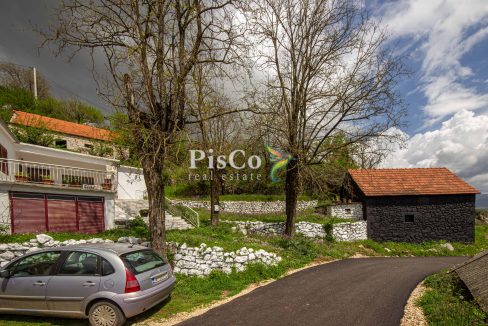 Prodaja renovirana kuća 70m2 sa zemljištem 550m2, Miločani, Nikšić (9 of 9)