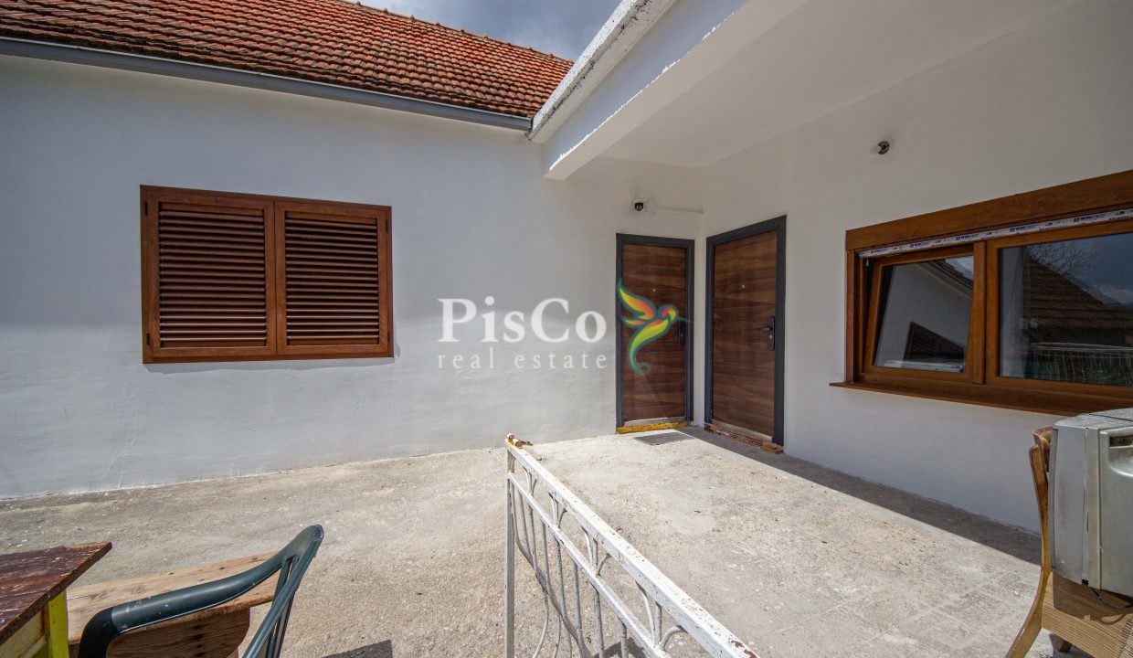 Prodaja renovirana kuća 70m2 sa zemljištem 560m2, Miločani, Nikšić (10 of 11)