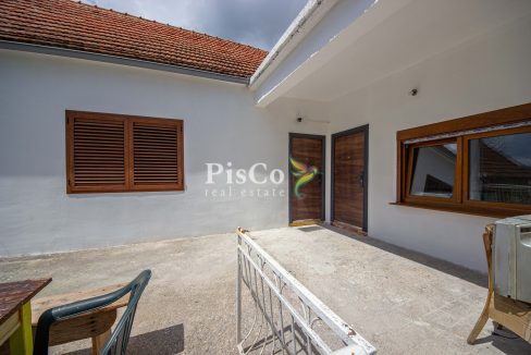 Prodaja renovirana kuća 70m2 sa zemljištem 560m2, Miločani, Nikšić (10 of 11)