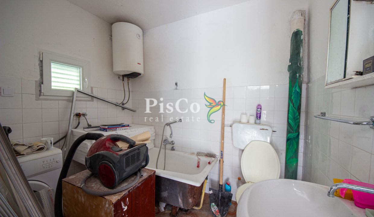 Prodaja renovirana kuća 70m2 sa zemljištem 560m2, Miločani, Nikšić (11 of 11)