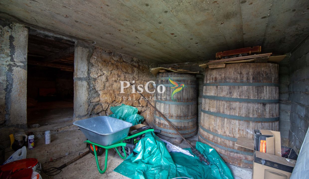 Prodaja renovirana kuća 70m2 sa zemljištem 560m2, Miločani, Nikšić (6 of 11)