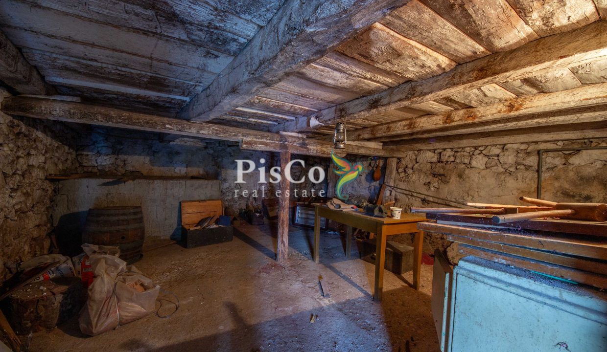 Prodaja renovirana kuća 70m2 sa zemljištem 560m2, Miločani, Nikšić (7 of 11)