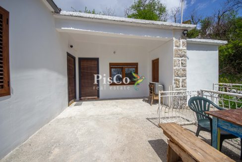 Prodaja renovirana kuća 70m2 sa zemljištem 560m2, Miločani, Nikšić (8 of 11)