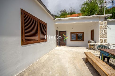 Prodaja renovirana kuća 70m2 sa zemljištem 560m2, Miločani, Nikšić (9 of 11)